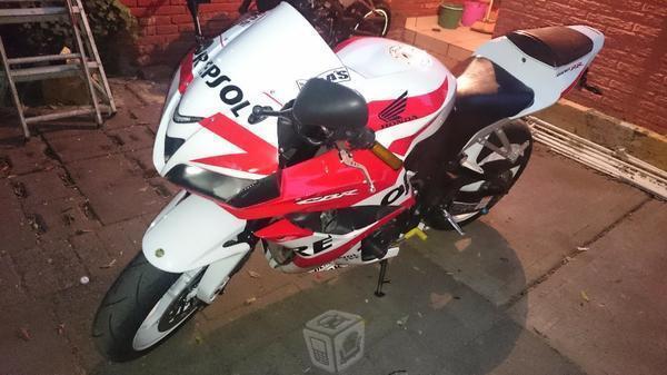 Honda cbr 600 rr impecable a tratar