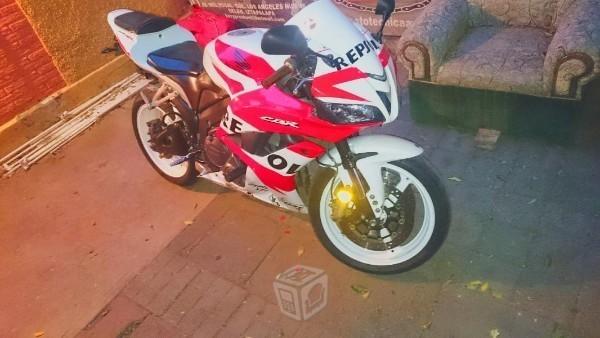 Honda cbr 600 rr impecable a tratar