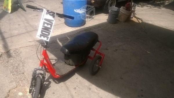 Motito tipo scooter bateria recargable