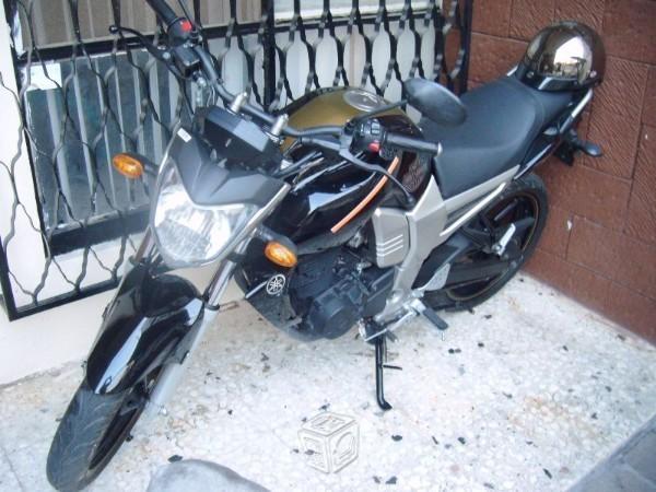 Motocicleta yamaha f 16 -11