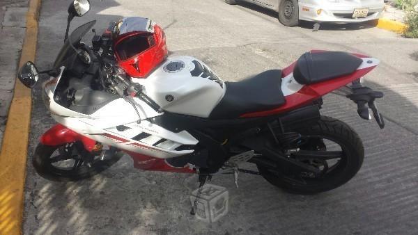 Motocicleta Yamaha R15 -14