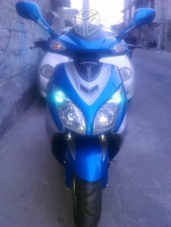 Como nueva motoneta azul -09