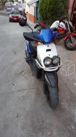 Excelente yamaha bws para los mandados -09