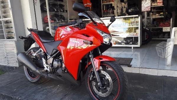 Hermosa Honda CBR250