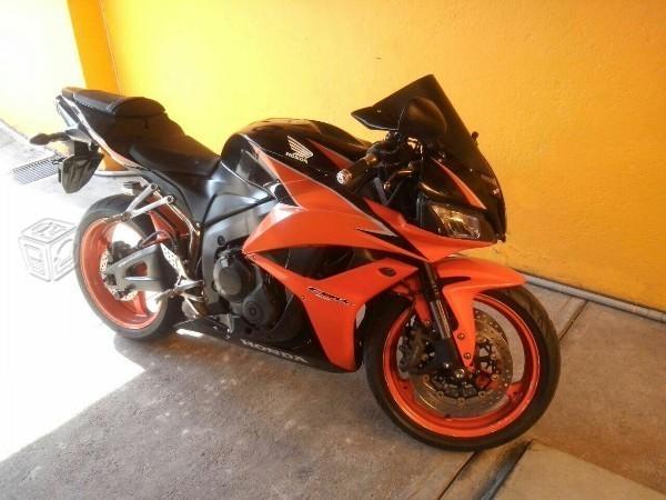 Honda cbr 600rr cambio por auto/camiometa -08