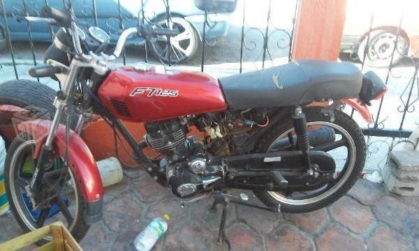 Motocicleta italika ft125 -09