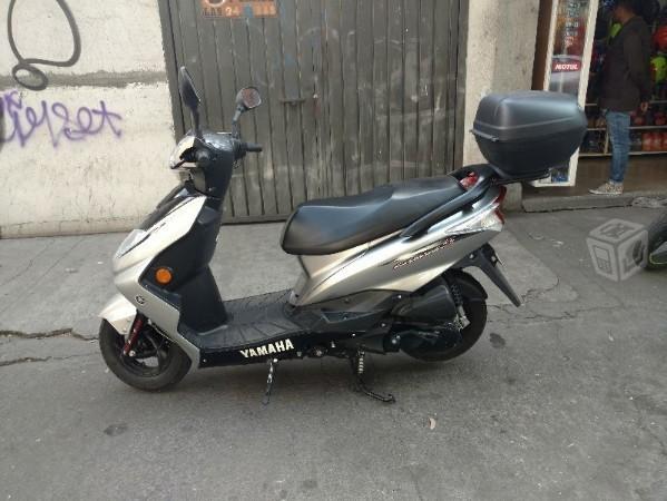 Yamaha motoneta cignus z 125 cc plata,2,000 kms -12