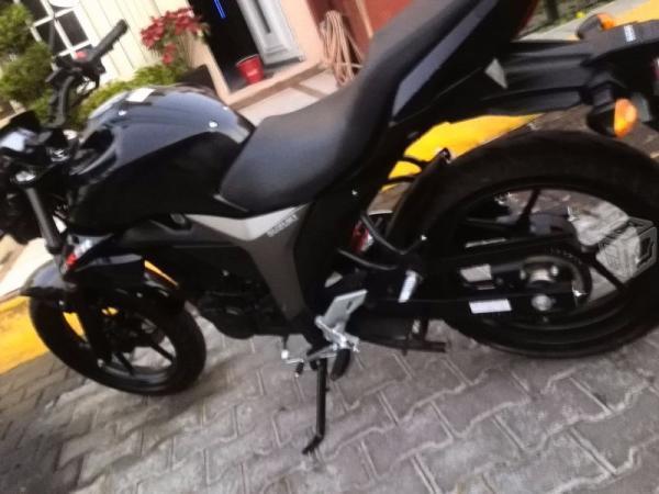 Suzuki Gixxer Negra -16