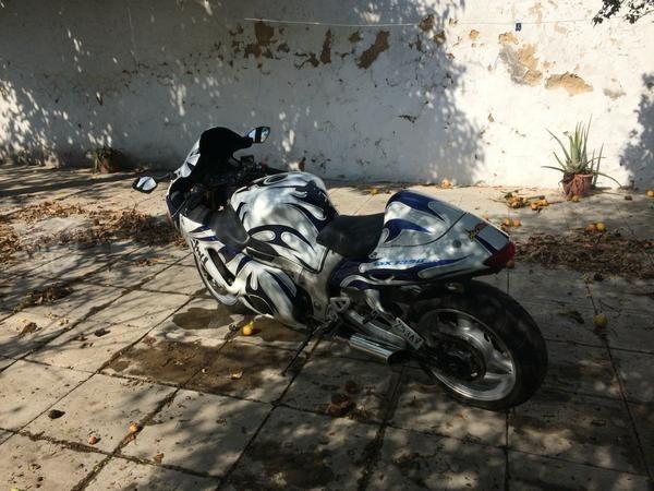 Motocicleta de pista hayabusa -06