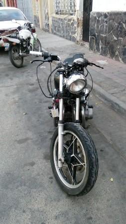 Suzuki gs550 -82