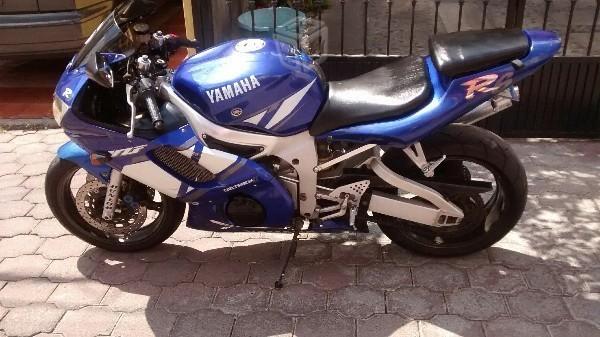 Yamaha r6 600 -01