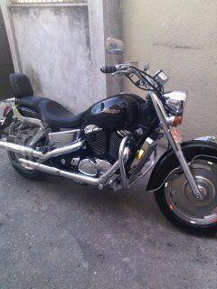 Motocicleta honda shadow 1100cc -05