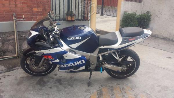 Gsx-r 600 correlona -02