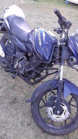 A la venta bonita moto Bajaj -16