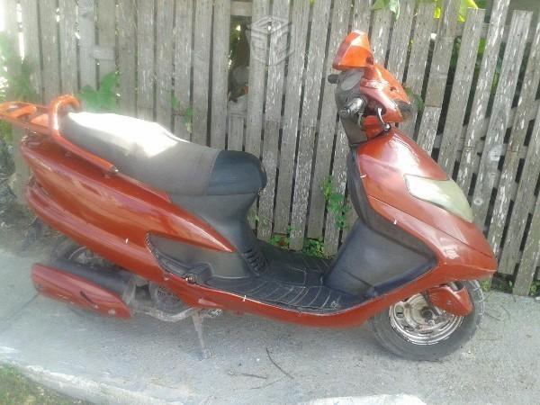 Se vende moto sta buen estado -10