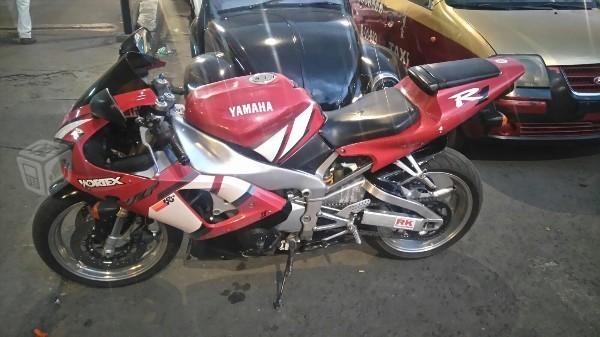 Yamaha R1 año -99