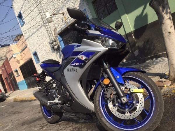 Moto yamaha R3 -15