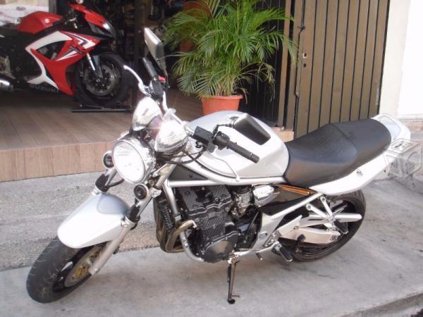 Hermosa suzuki bandit 1200 -03