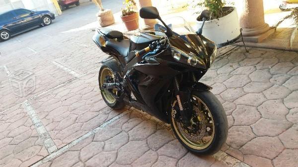 Bonita Yamaha R1 -05