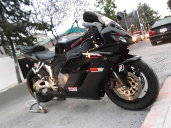 Honda 1000rr impecable -04