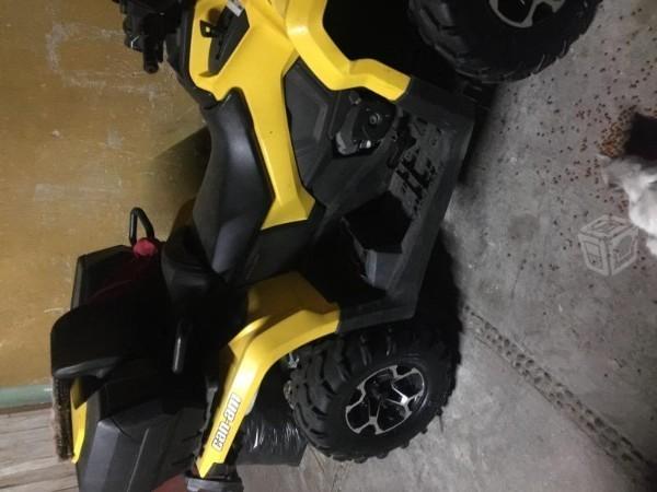 Cuatrimoto can am outlander max -14