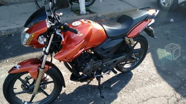 Moto bajaj con placa y targeta torpedo -12