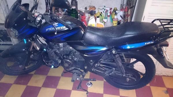 Motocicleta Bajaj Discover -13
