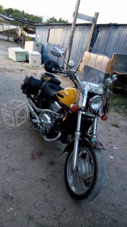 Motocicleta honda magna 750cc -97