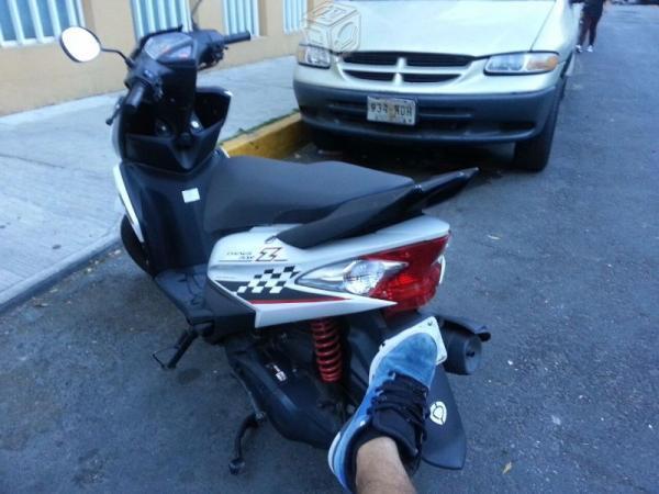 Moto scooter yamaha -15