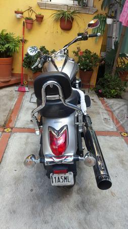 Yamaha V-Star 950 -09