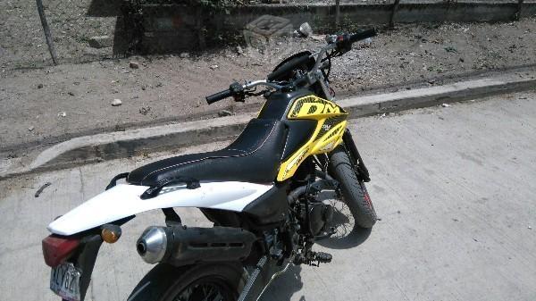 Motocicleta DM 150 -12