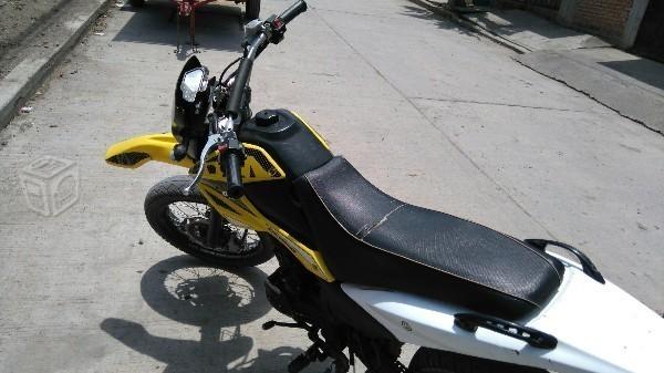 Motocicleta DM 150 -12