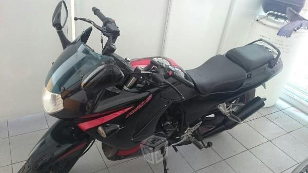 Vendo motocicleta italika rt200