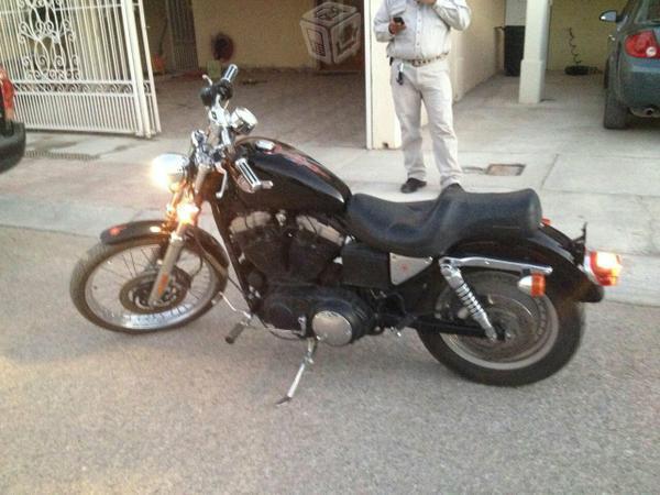Motocicleta Harley 883cc -01