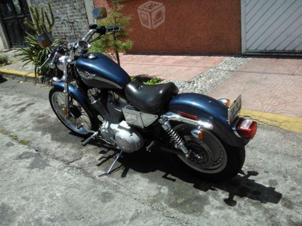 Harley Davidson XL883 Custom de Aniversario -03