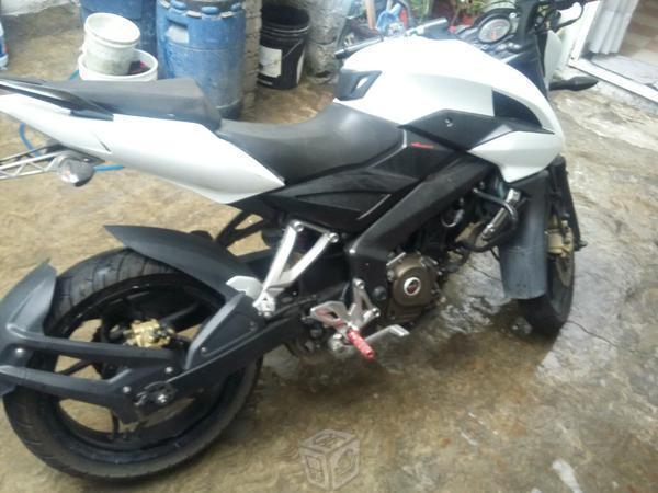 Motocicleta Bajaj Pulsar 200ns -14