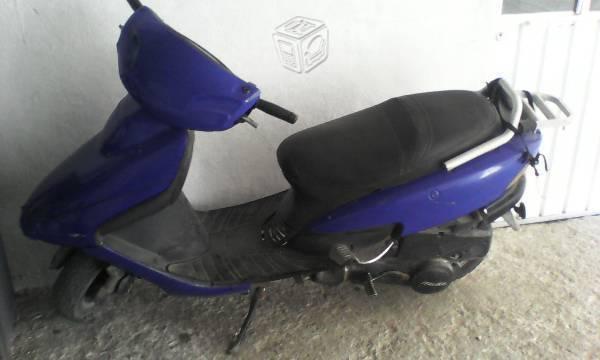 Moto azul italika 125 -02