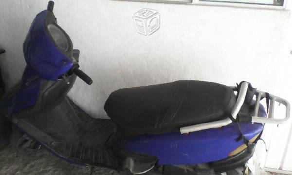 Moto azul italika 125 -02