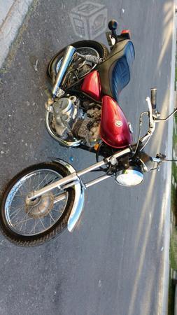 Motocicleta yamaha -06