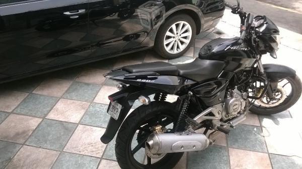 Motocicleta pulsar 220cc bajaj -13