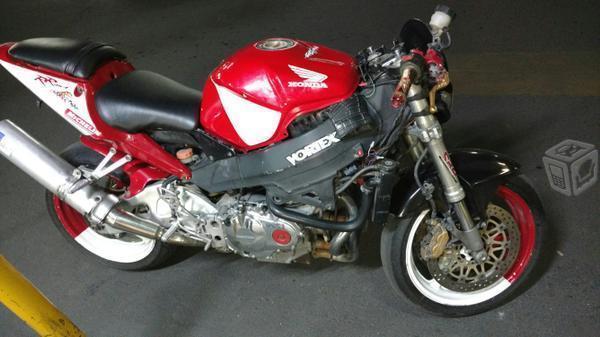 Honda 954 RR vuela como avión barata -02