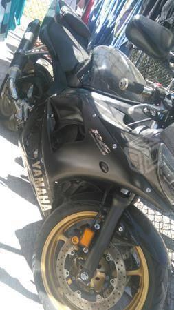 Motocicleta Yamaha -09