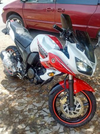 Yamaha FZ en excelentes condiciones -15