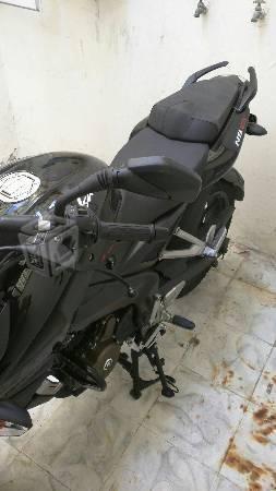 Pulsar 200NS negra con 39 kms -16