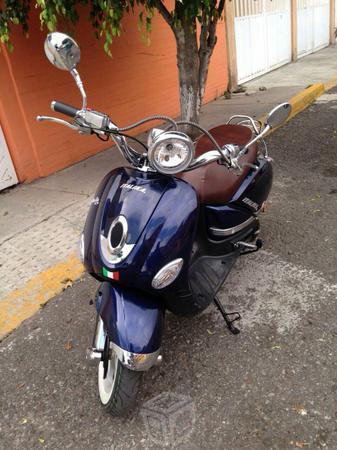 Vendo bonita vitalia con 4200 km todo pagado