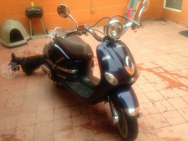 Vendo bonita vitalia con 4200 km todo pagado