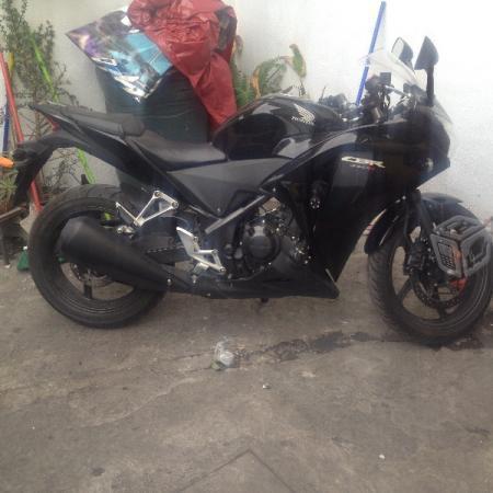 HONDA CBR 250R NEGRA -15