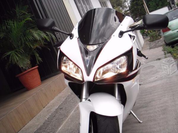 Hermosa honda cbr 100 rr -07