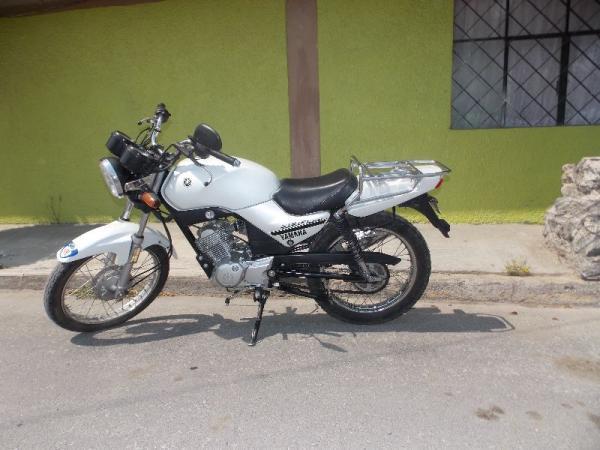 Bonita yamaha 125cc en excelentes condiciones -13