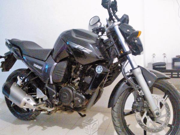 Yamaha FZ-16 negra -12